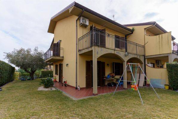 casa indipendente in vendita a Viagrande