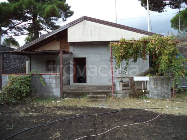 locale commerciale in vendita a Viagrande