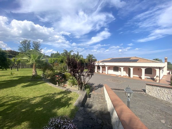 casa indipendente in vendita a Viagrande