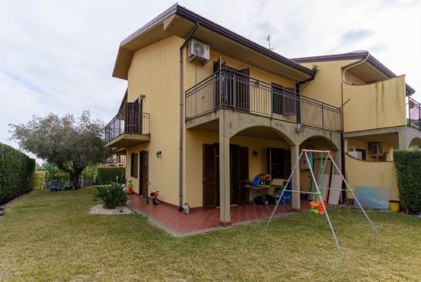 casa indipendente in vendita a Viagrande