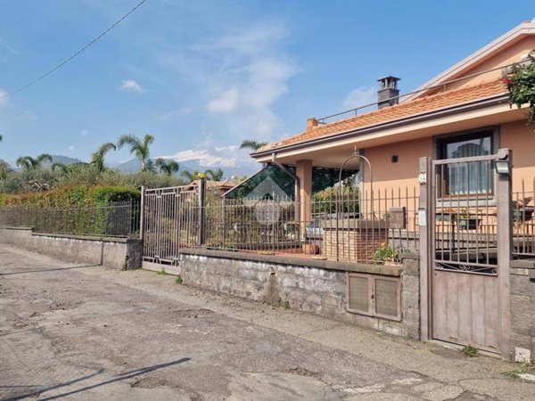 casa indipendente in vendita a Viagrande