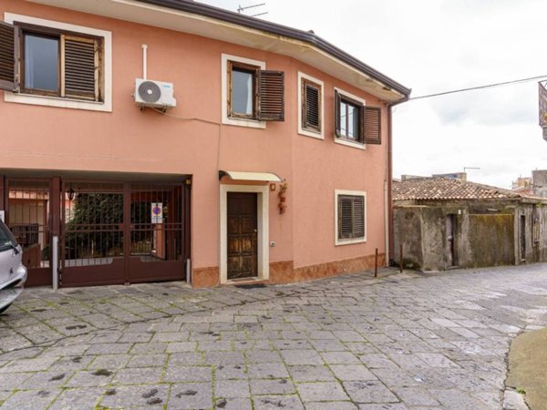 locale commerciale in vendita a Viagrande