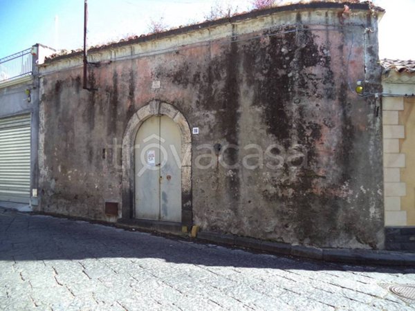 locale commerciale in vendita a Viagrande