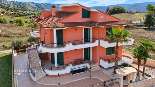 casa indipendente in vendita a Vizzini