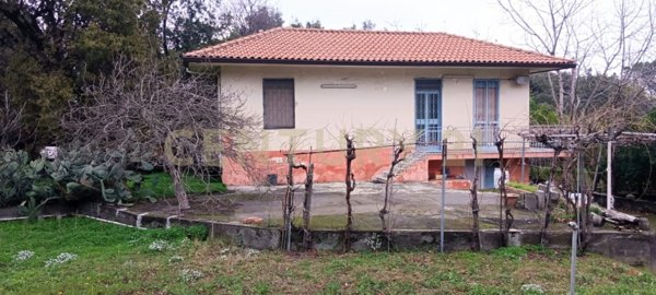 casa indipendente in vendita a Zafferana Etnea in zona Fleri