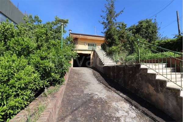 casa indipendente in vendita a Zafferana Etnea in zona Sarro