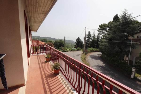 casa indipendente in vendita a Zafferana Etnea in zona Petrulli