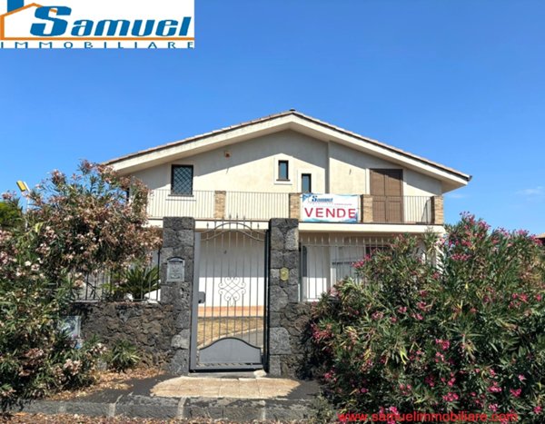 casa indipendente in vendita a Zafferana Etnea in zona Fleri