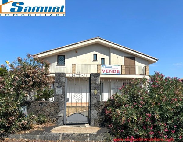 casa indipendente in vendita a Zafferana Etnea in zona Fleri