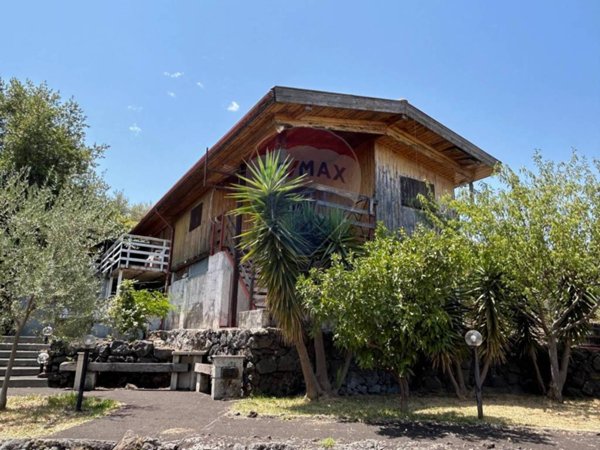 casa indipendente in vendita a Zafferana Etnea