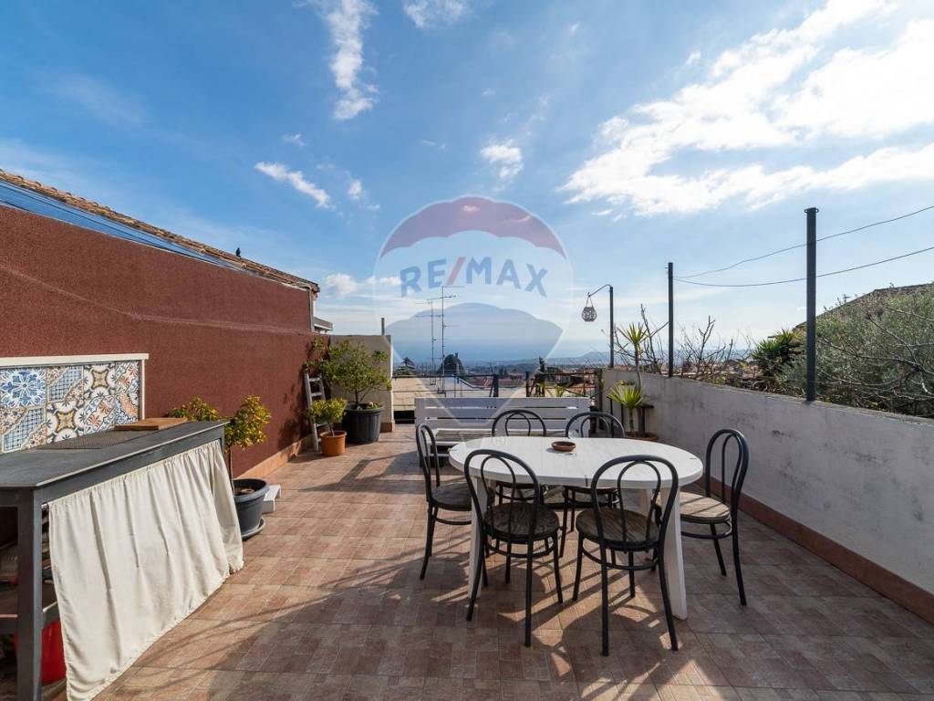 casa indipendente in vendita a Zafferana Etnea
