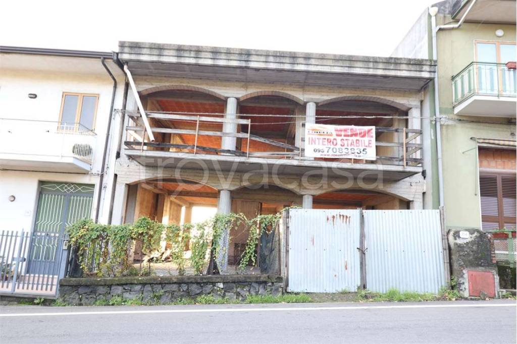 casa indipendente in vendita a Zafferana Etnea in zona Sarro