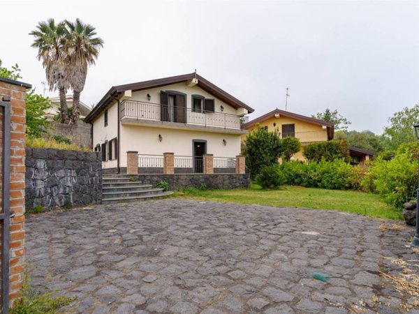 casa indipendente in vendita a Zafferana Etnea in zona Poggiofelice