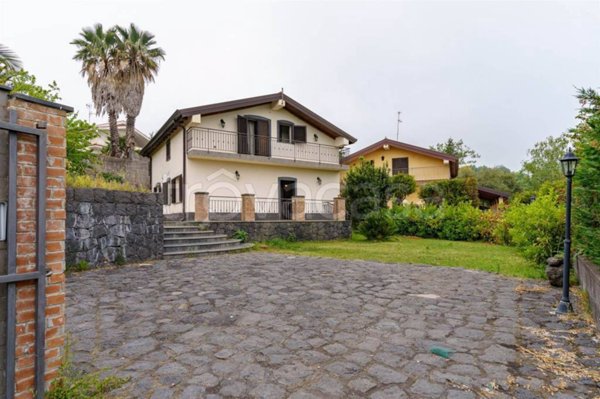 casa indipendente in vendita a Zafferana Etnea in zona Poggiofelice