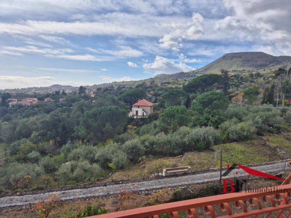 casa indipendente in vendita a Zafferana Etnea in zona Sarro