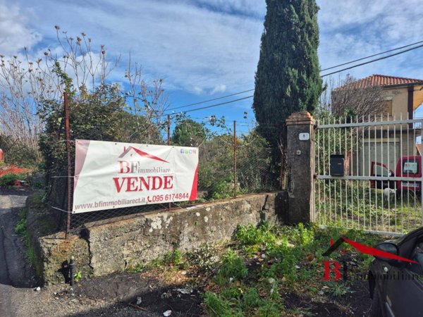casa indipendente in vendita a Zafferana Etnea in zona Sarro