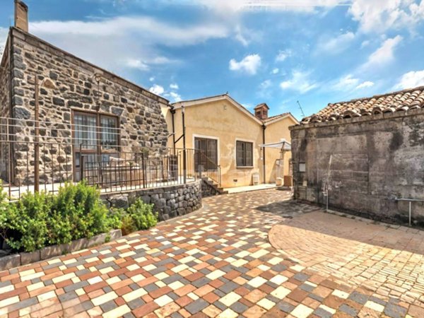 casa indipendente in vendita a Zafferana Etnea
