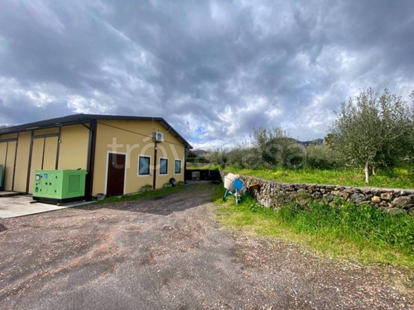locale commerciale in vendita a Zafferana Etnea