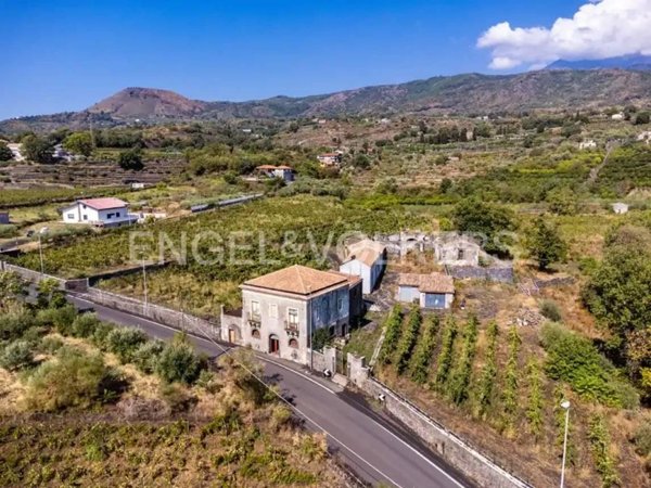 casa indipendente in vendita a Zafferana Etnea