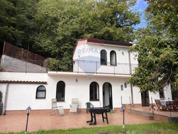 casa indipendente in vendita a Zafferana Etnea
