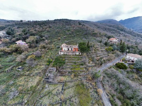 casa indipendente in vendita a Zafferana Etnea