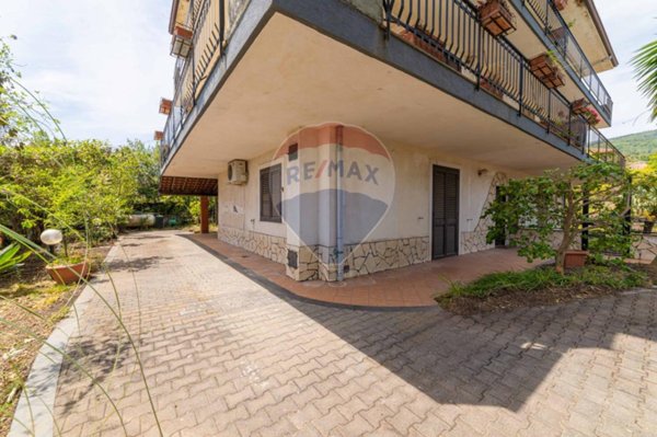 casa indipendente in vendita a Zafferana Etnea in zona Poggiofelice