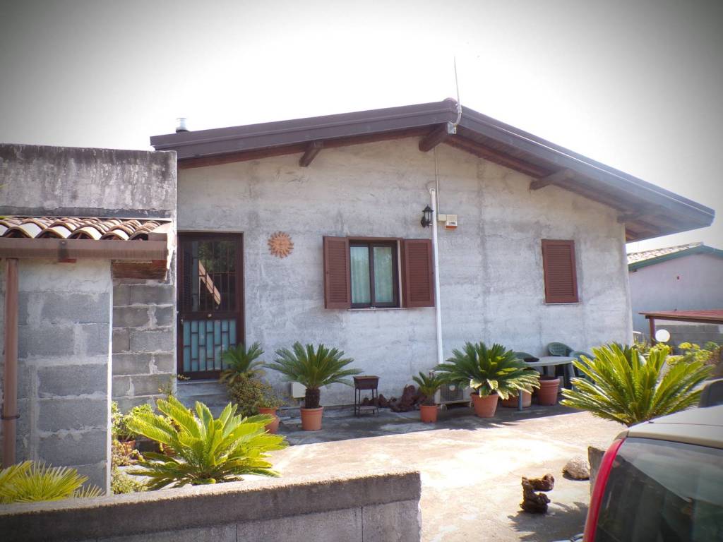 casa indipendente in vendita a Zafferana Etnea