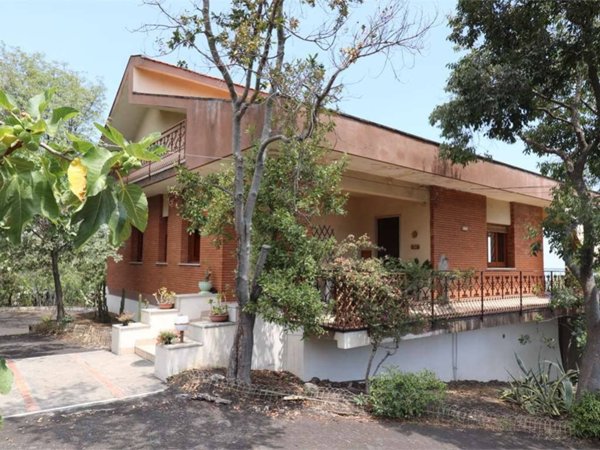 casa indipendente in vendita a Zafferana Etnea