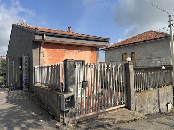 casa indipendente in vendita a Zafferana Etnea in zona Fleri