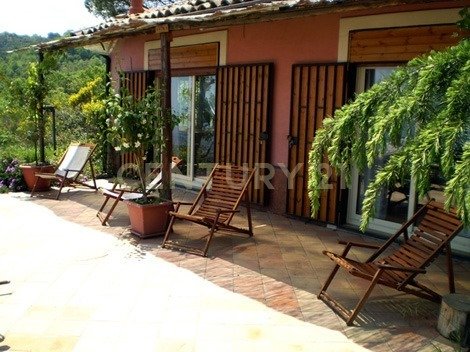 casa indipendente in vendita a Zafferana Etnea in zona Fleri