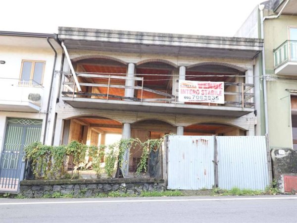casa indipendente in vendita a Zafferana Etnea in zona Sarro