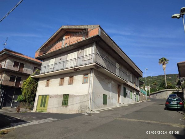 casa indipendente in vendita a Zafferana Etnea