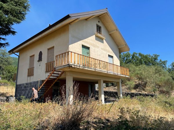 casa indipendente in vendita a Zafferana Etnea