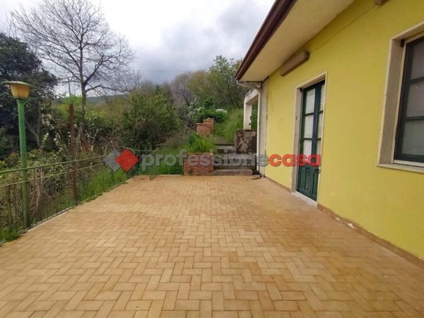 casa indipendente in vendita a Zafferana Etnea in zona Sarro