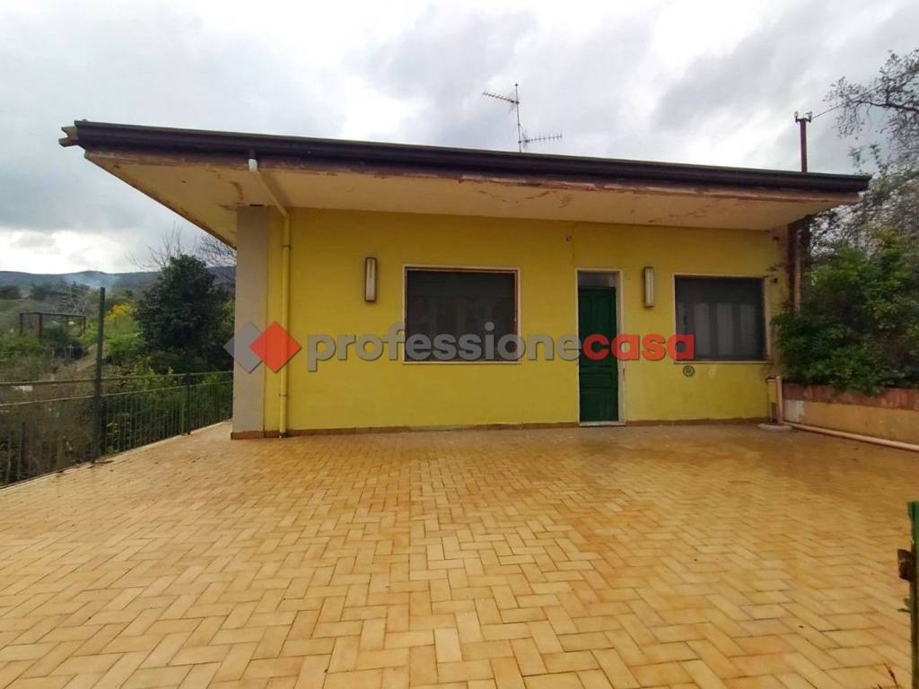 casa indipendente in vendita a Zafferana Etnea in zona Sarro