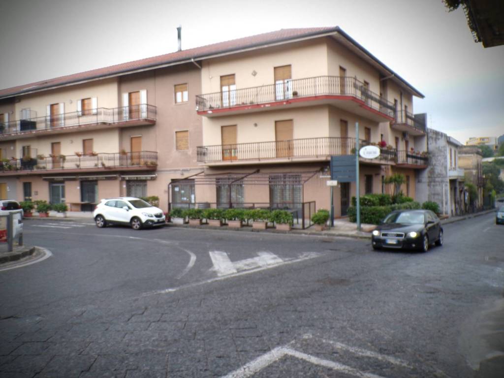 negozio in vendita a Zafferana Etnea