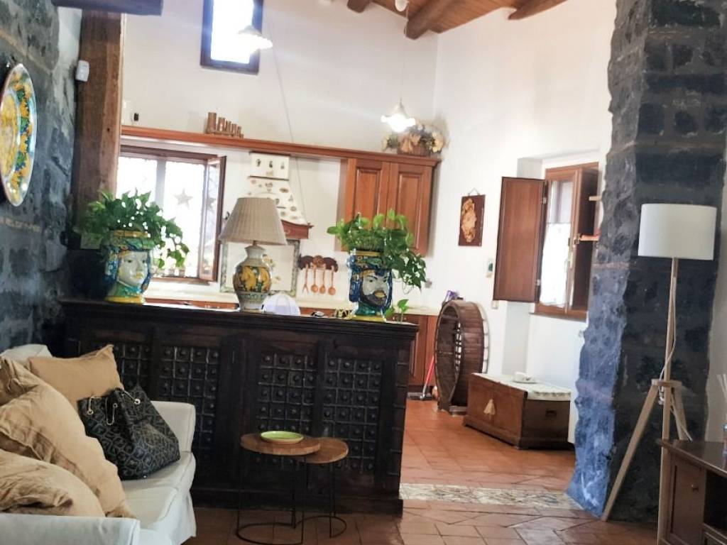 casa indipendente in vendita a Zafferana Etnea