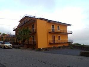 intera palazzina in vendita a Zafferana Etnea