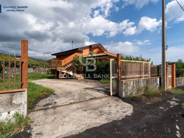 casa indipendente in vendita a Zafferana Etnea