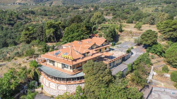 negozio in vendita a Zafferana Etnea in zona Poggiofelice