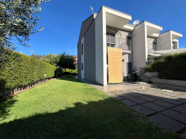 casa indipendente in vendita a Zafferana Etnea