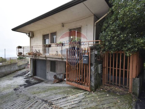 casa indipendente in vendita a Zafferana Etnea in zona Petrulli
