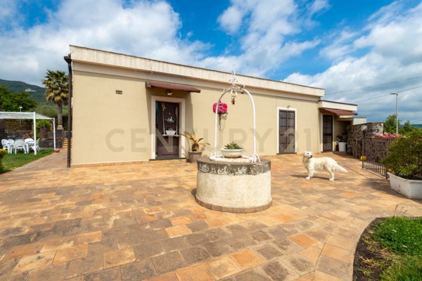 casa indipendente in vendita a Zafferana Etnea