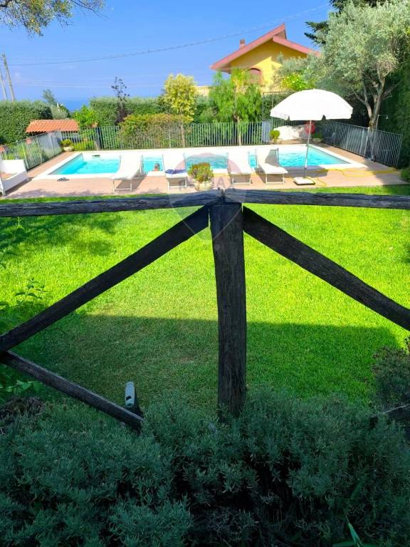 casa indipendente in vendita a Zafferana Etnea