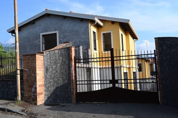 casa indipendente in vendita a Zafferana Etnea