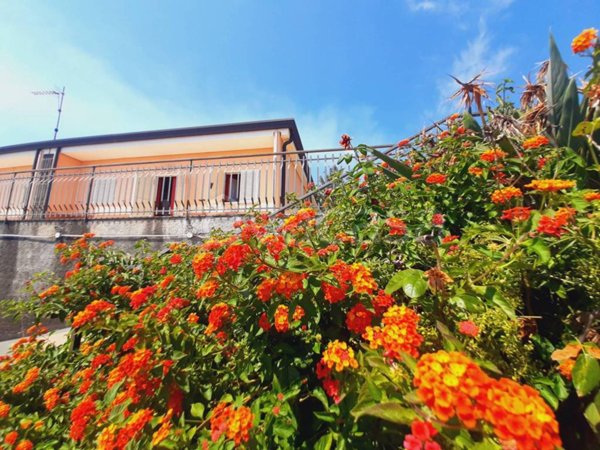 casa indipendente in vendita a Zafferana Etnea