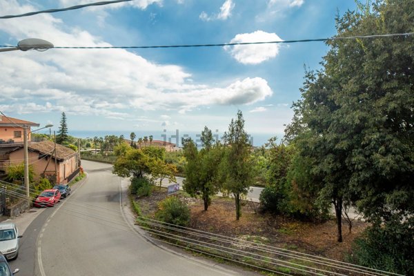 casa indipendente in vendita a Zafferana Etnea in zona Petrulli