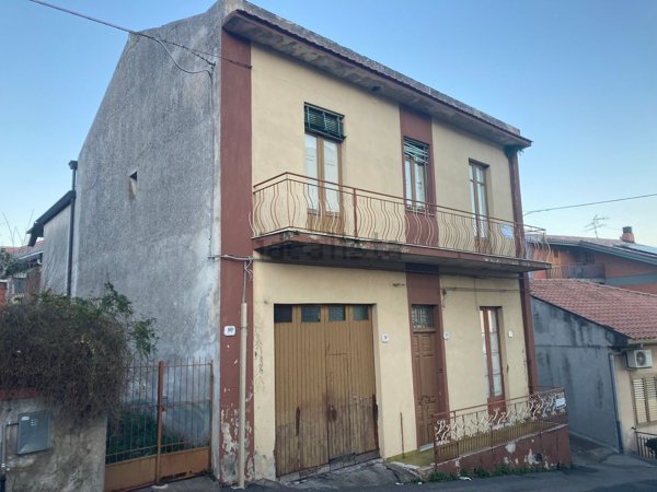 casa semindipendente in vendita a Zafferana Etnea