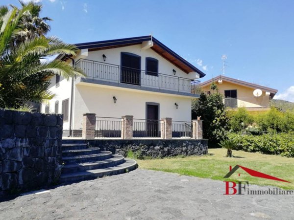 casa indipendente in vendita a Zafferana Etnea in zona Poggiofelice