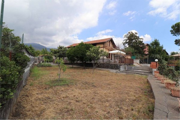 casa indipendente in vendita a Zafferana Etnea